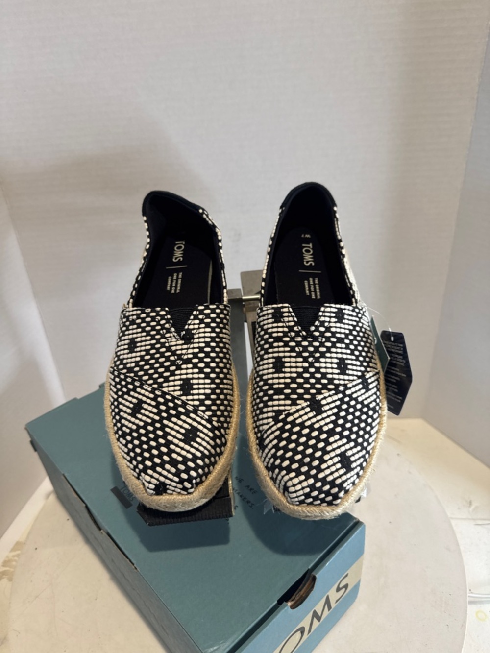 Toms Classic Black Geometric Diamond Woven/ Rope Women’s Shoes size 7 New